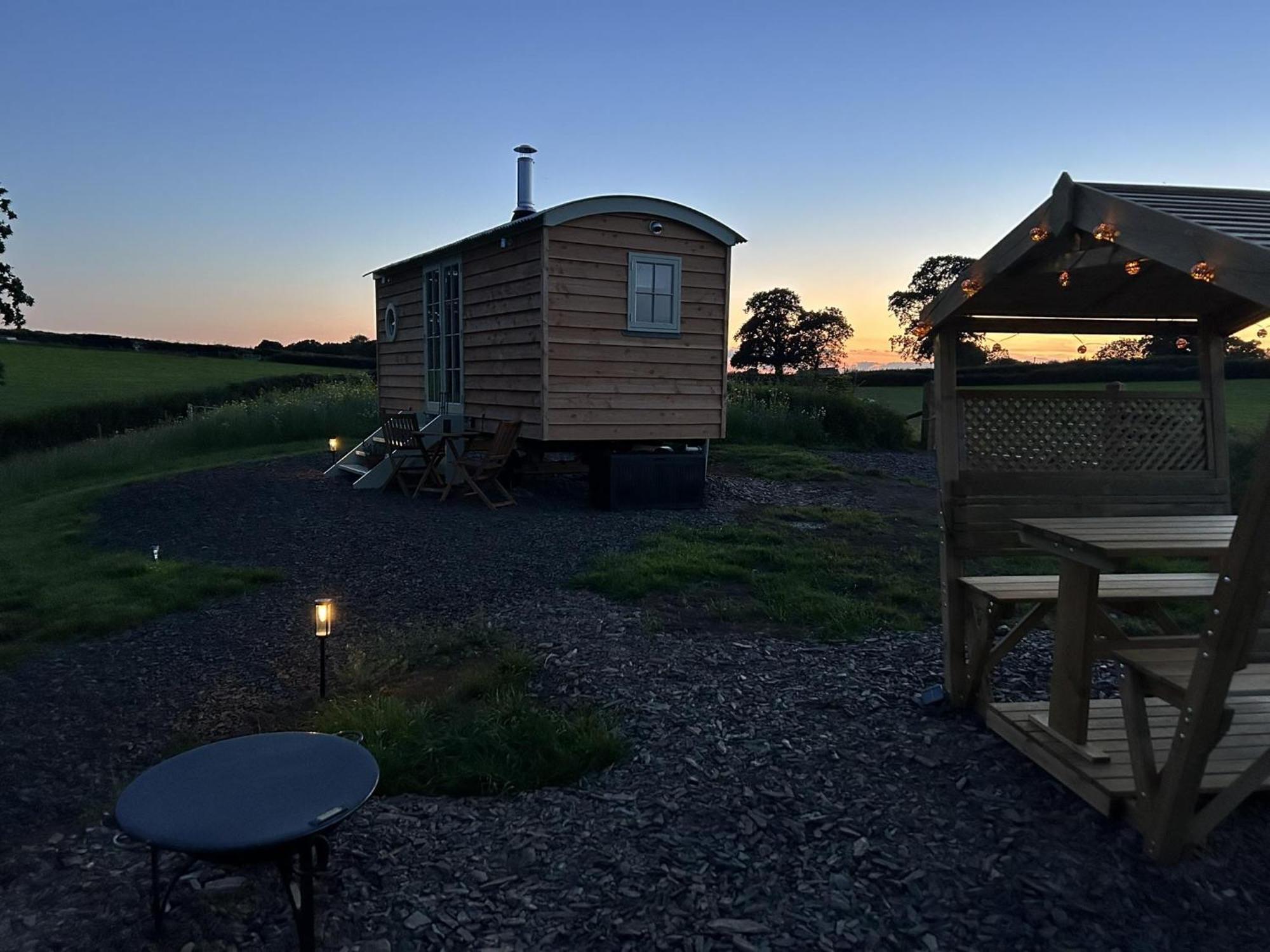 Shepherdhut Retreat North Devon Firepit Exmoor Holiday home Umberleigh